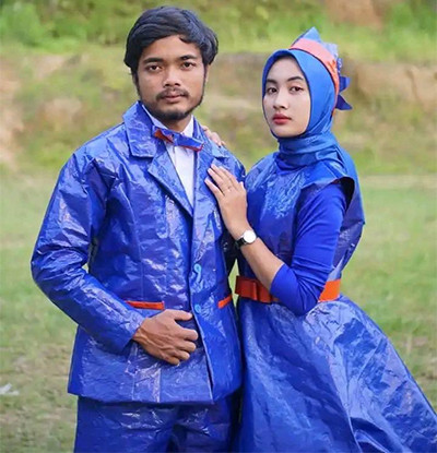 Viral! Pasangan Calon Pengantin Foto Prewedding Pakai Baju dari Terpal Pecel Lele