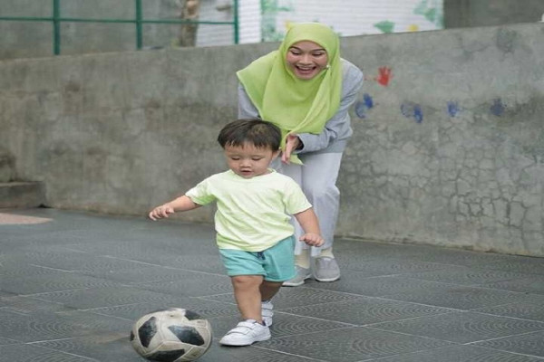 7 Foto Menggemaskan Anak Artis saat Olahraga, Nomor 6 Duh Lucunya