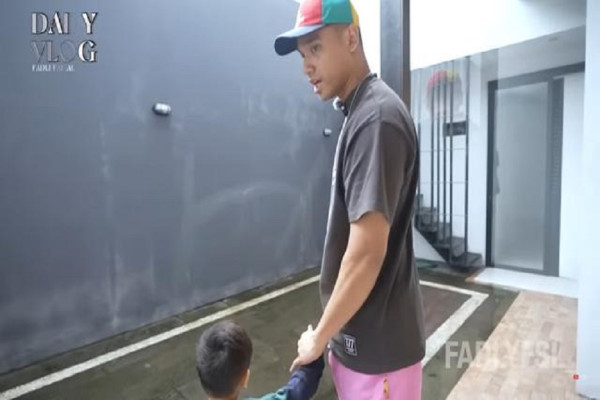8 Foto Rumah Fadly Faisal, Bergaya Eropa Klasik Seharga Rp12 Miliar