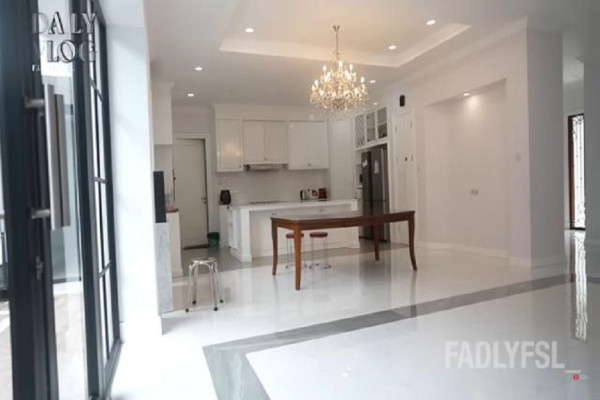 8 Foto Rumah Fadly Faisal, Bergaya Eropa Klasik Seharga Rp12 Miliar