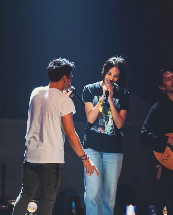 5 Potret Anya Geraldine dan Ariel NOAH Duet saat Konser hingga Didoakan Pacaran