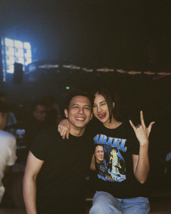 5 Potret Anya Geraldine dan Ariel NOAH Duet saat Konser hingga Didoakan Pacaran