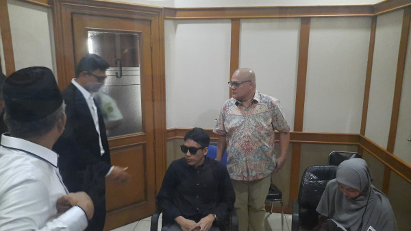 5 Potret Sidang Cerai Perdana Desta dan Natasha Rizky di PA Jakarta Selatan