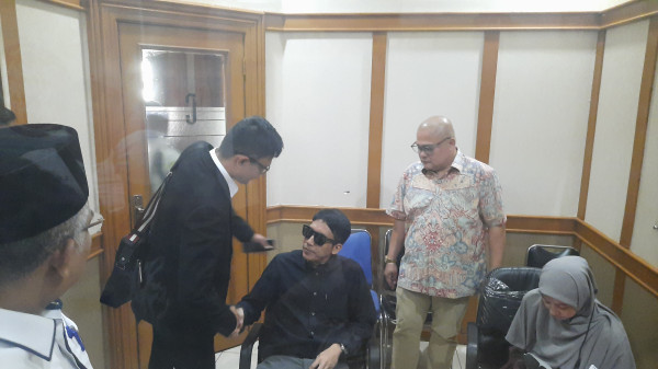 5 Potret Sidang Cerai Perdana Desta dan Natasha Rizky di PA Jakarta Selatan