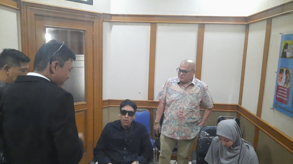 5 Potret Sidang Cerai Perdana Desta dan Natasha Rizky di PA Jakarta Selatan