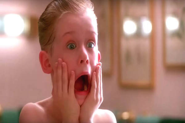 9 Film Komedi Paling Enggak Ngotak, Logikanya Ambrol Banget