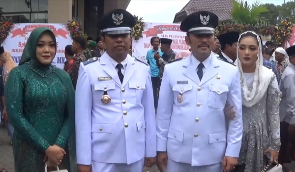 Kakak Adik Ditempeleng Ibu saat Maju Pilkades Akhirnya Menang dan Dilantik Bersama