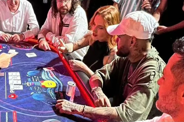 Lionel Messi Asyik Nonton Konser Coldplay, Neymar Main Poker ketimbang Hadir di Malam Penghargaan UNFP
