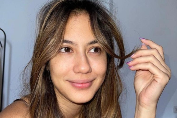 11 Foto Asli Artis Indonesia Tanpa Make Up, Polos tapi Tetap Cantik