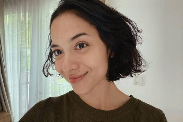 11 Foto Asli Artis Indonesia Tanpa Make Up, Polos tapi Tetap Cantik