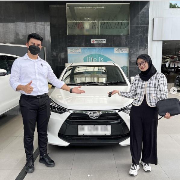 Sah! Wanita Asal Medan Ini Terima Mobil Agya dari Flash Sale Rp1 Shopee