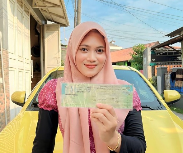 Beruntung, Perempuan Asal Tangerang Ini Resmi Terima Mobil Agya Rp1 dari Flash Sale Rp1 Shopee