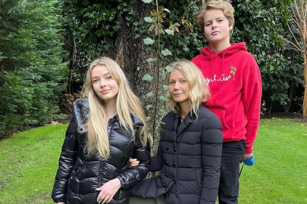 Profil Apple Anak Chris Martin dan Gwyneth Paltrow yang Bekerja Jadi Penjaga Toko