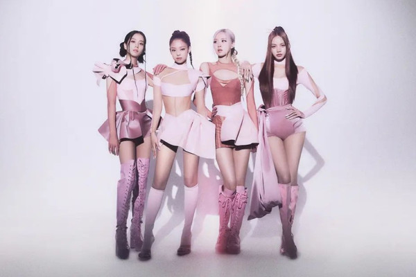 Jisoo Positif Covid-19, BLACKPINK Tetap Lanjutkan Tur Konser di Osaka