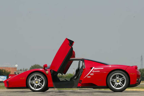 Fernando Alonso Lelang Ferrari Enzo Miliknya Seharga Rp80,5 Miliar