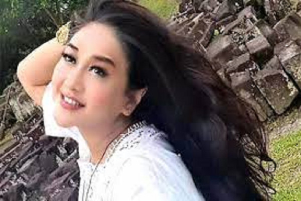 8 Artis Melahirkan di Usia 40 Tahun, Nomor 5 Tak Sadarkan Diri Dua Hari