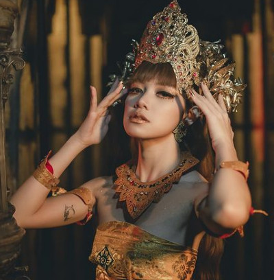 5 Potret Menggoda Regina Phoenix, Influencer yang Diduga Pacar Baru Niko Al Hakim