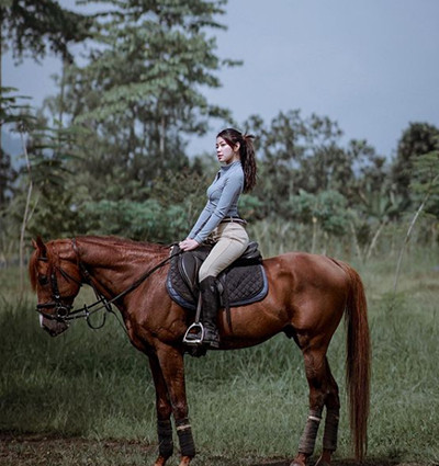 5 Potret Menggoda Regina Phoenix, Influencer yang Diduga Pacar Baru Niko Al Hakim