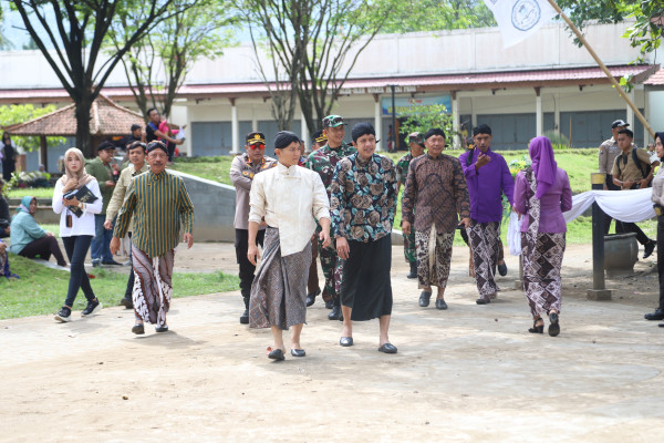 Meriah, Tradisi Labuh Laut Larung Sembonyo di Prigi Beach Carnival 2023