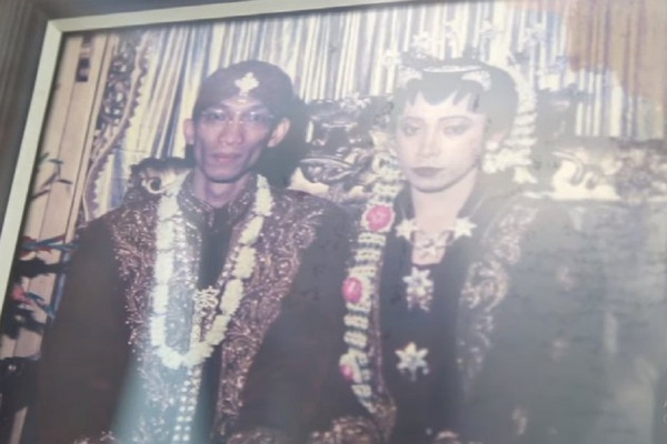 9 Potret Lawas Pernikahan Artis Indonesia, Nomor 6 Model Rambutnya Gaul Abis