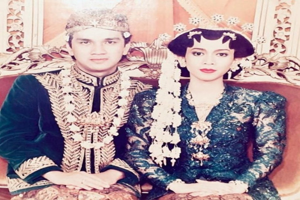 9 Potret Lawas Pernikahan Artis Indonesia, Nomor 6 Model Rambutnya Gaul Abis