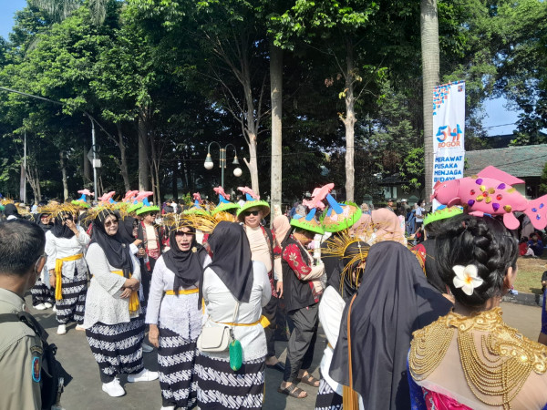 Pawai Budaya Hari Jadi Bogor ke-541, Begini Penampakan Sandiaga dan Ridwan Kamil Naik Kuda