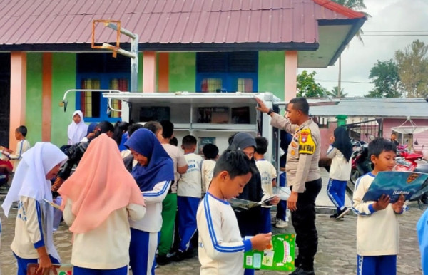 Kisah Brigadir Mudiyanto Polisi Pejuang Literasi, Tiap Hari Naik Motor Roda Tiga Keliling Pulau Natuna