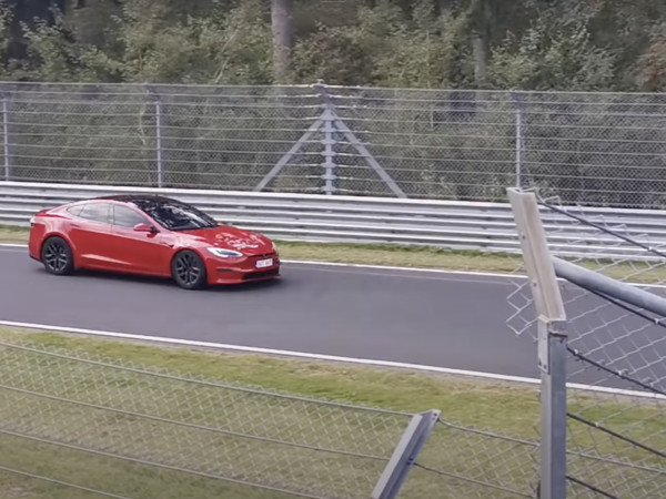 Pecundangi Porsche Taycan, Tesla Model S Mobil Listrik Tercepat di Sirkuit Nurburgring