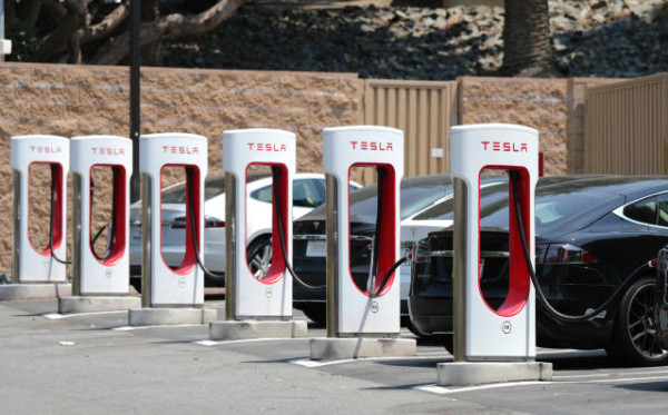Mobil Listrik Ford Bisa Dicas di Supercharger Tesla, Pabrikan Lain Ketar-ketir