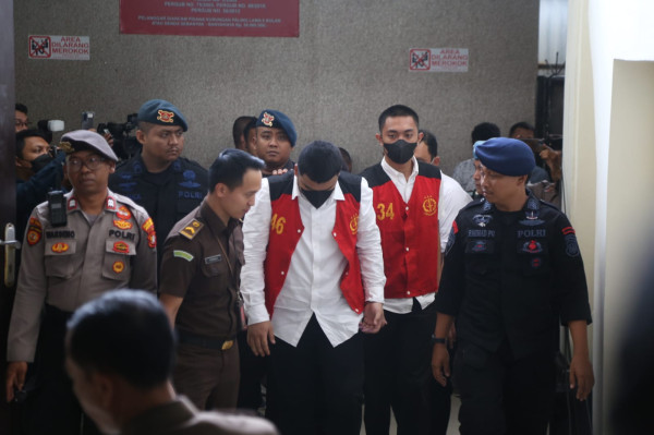 Penampakan Shane Lukas Tertunduk Lesu saat Dengarkan Dakwaan JPU