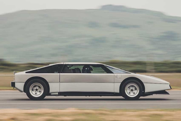 Setelah Menunggu 44 Tahun, Aston Martin Bulldog Tembus Kecepatan 200 Mil per Jam