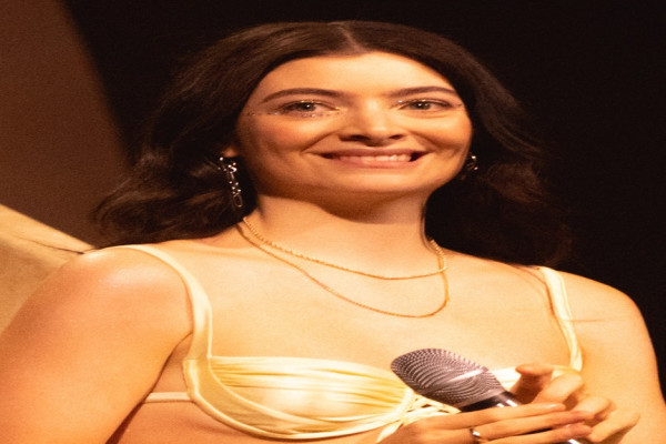 7 Artis Dunia yang Tak Bisa Nyetir, Nomor 4 Punya Banyak Koleksi Mobil Mewah