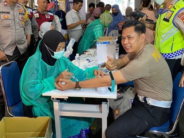 JNE Laksanakan Suntik Gratis Vitamin-C untuk Karyawan dan Masyarakat Umum