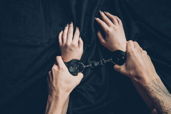 8 Jenis Penyimpangan Seksual yang Perlu Diketahui, Nomor 6 Terangsang saat Disakiti