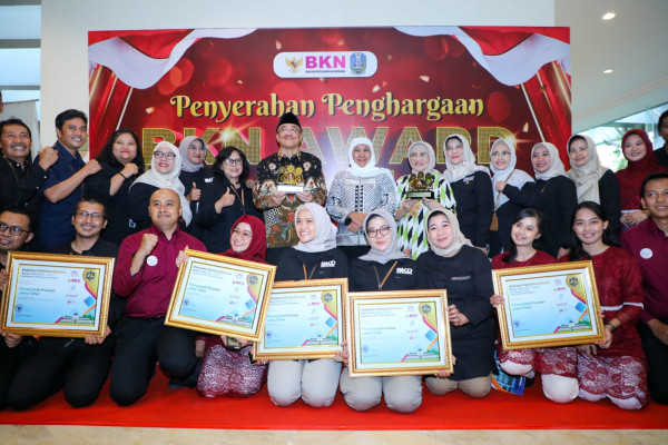 Pemprov Jawa Timur Terima Penghargaan BKN Award 2023 Terbanyak se-Indonesia