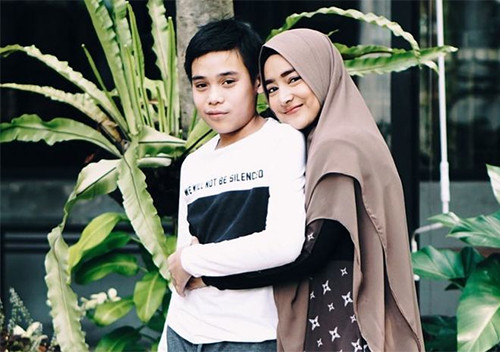 7 Artis yang Punya Anak Berkebutuhan Khusus dan Difabel, Nomor 6 Lebih dari Satu