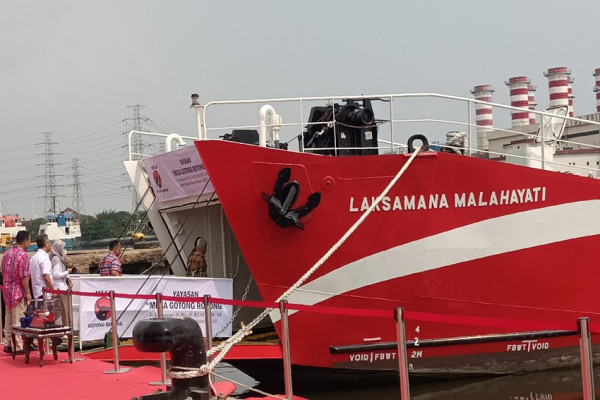 Resmikan RS Laksamana Malahayati, Megawati Pecahkan Kendi Berisi Kembang Warna-warni