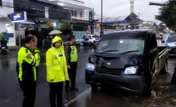 Mengerikan! Penampakan 3 Motor Berserakan setelah Kecelakaan Maut di Malang yang Tewaskan 4 Orang