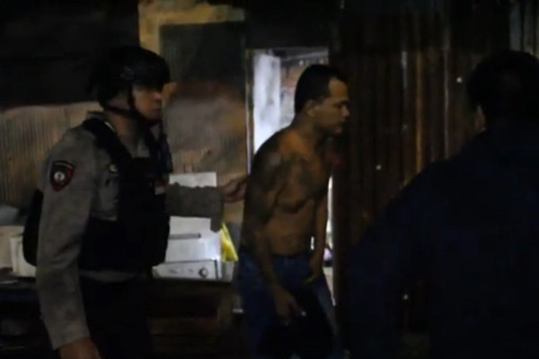 Brutal! Kelompok Remaja di Makassar Serang Bapak dan Anak hingga Luka Bersimbah Darah