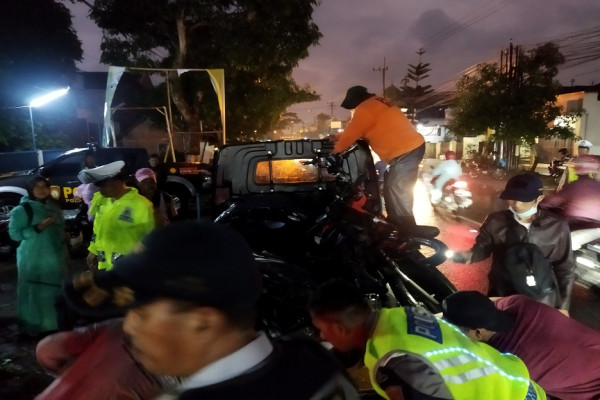 Modin Bersama Istri dan Bayinya Tewas dalam Tabrakan Maut di Pakis Malang