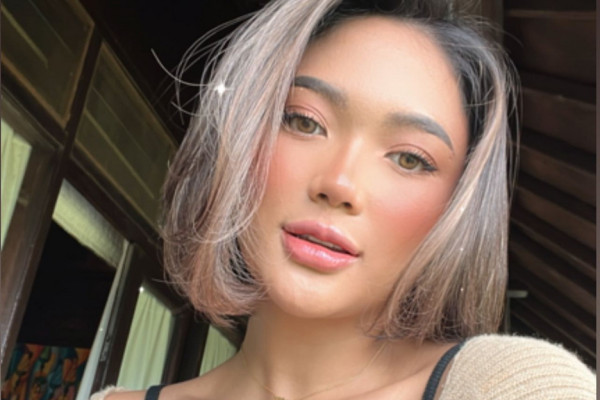 Bagikan Momen Berlibur ke Kebun Stroberi, Marion Jola Tampil Minimalis