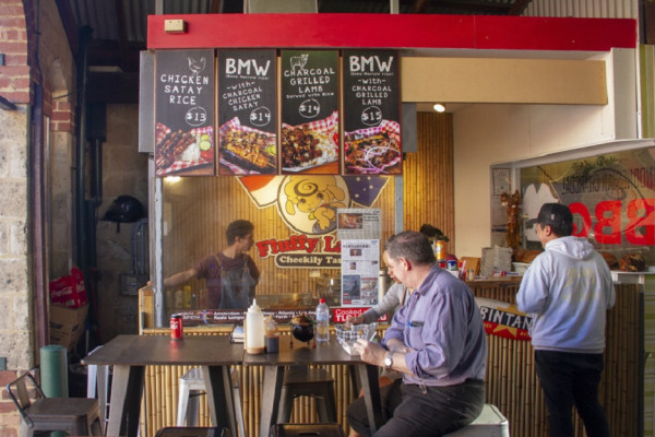 10 Restoran Indonesia yang Hits di Luar Negeri, Nomor 5 Sudah Bersertifikasi Halal