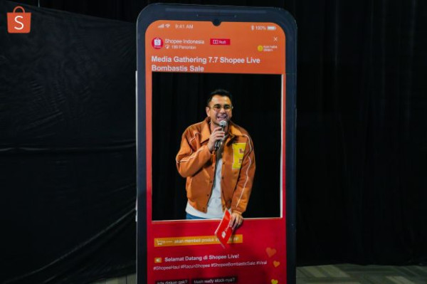 Raffi Ahmad dan Fuji Ungkap Keseruan Live Shopping di Kampanye 7.7 Shopee Live Bombastis Sale