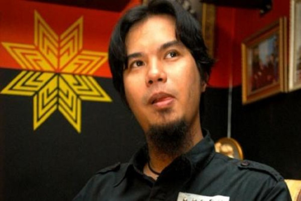 7 Transformasi Gaya Rambut Ahmad Dhani, Konsisten Gondrong sejak SMA hingga Botak Plontos