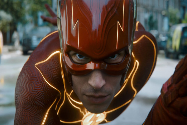 Review Film The Flash: Keseruan yang Agak Ternodai