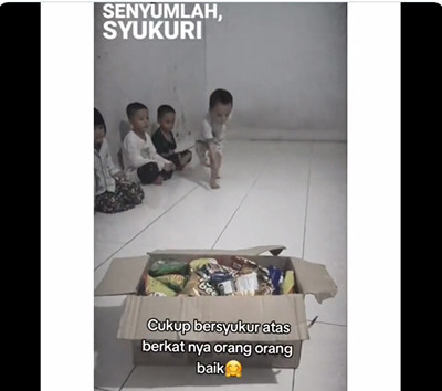 Bikin Terenyuh! Momen Anak-Anak Panti Asuhan Tertib dan Santun Mengambil Snack