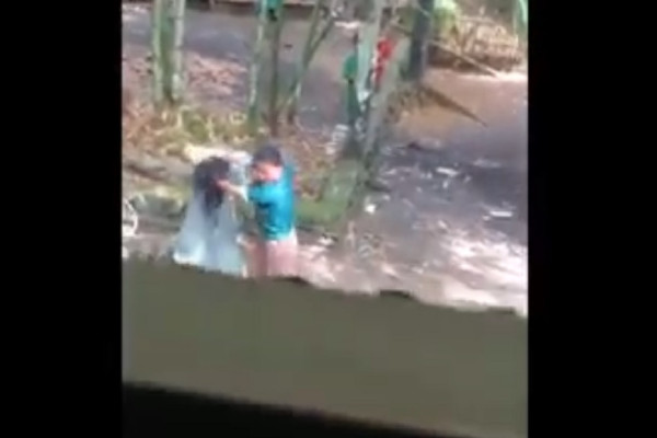 Duel 2 Emak-emak di Maros Viral di Media Sosial, Ini Pemicunya
