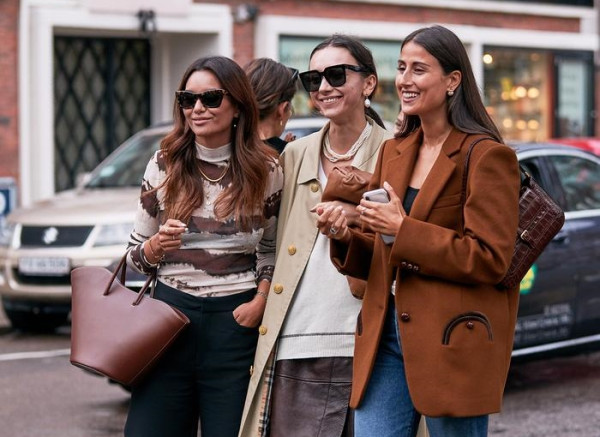 5 Tips Memadukan Warna Outfit: Mulai dari Warna Gelap dan Terang