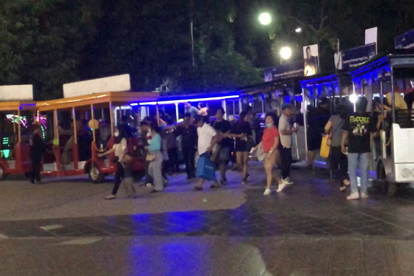 Berkeliling dengan Bus Wara-Wiri di Jakarta Fair 2023, Serasa Berada di Itaewon