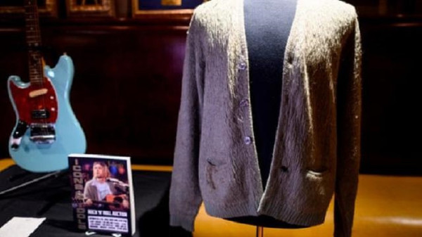 12 Barang Bekas Artis Dijual Supermahal, Roti Bekas Digigit Personel One Direction Laku Rp990 Juta